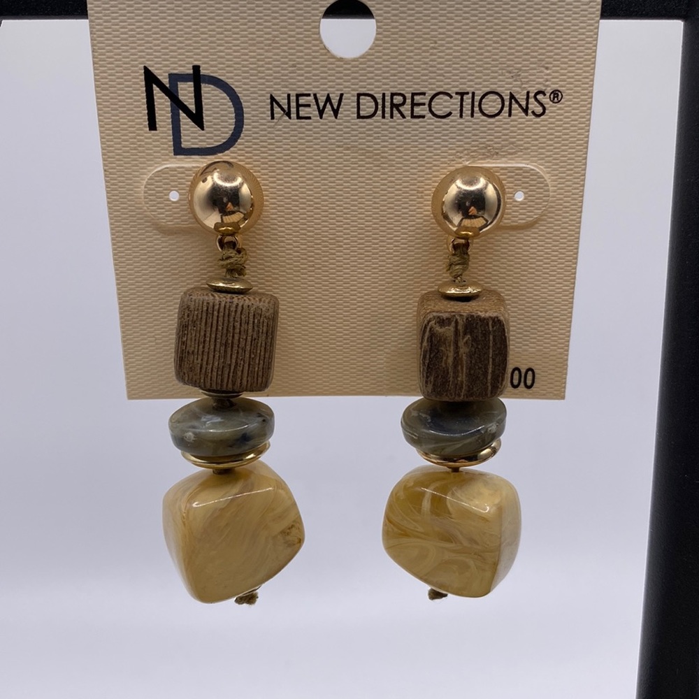🎁 3 For $15  NWT!! New Directions Natural Wood and Faux Agate Drop Earrings